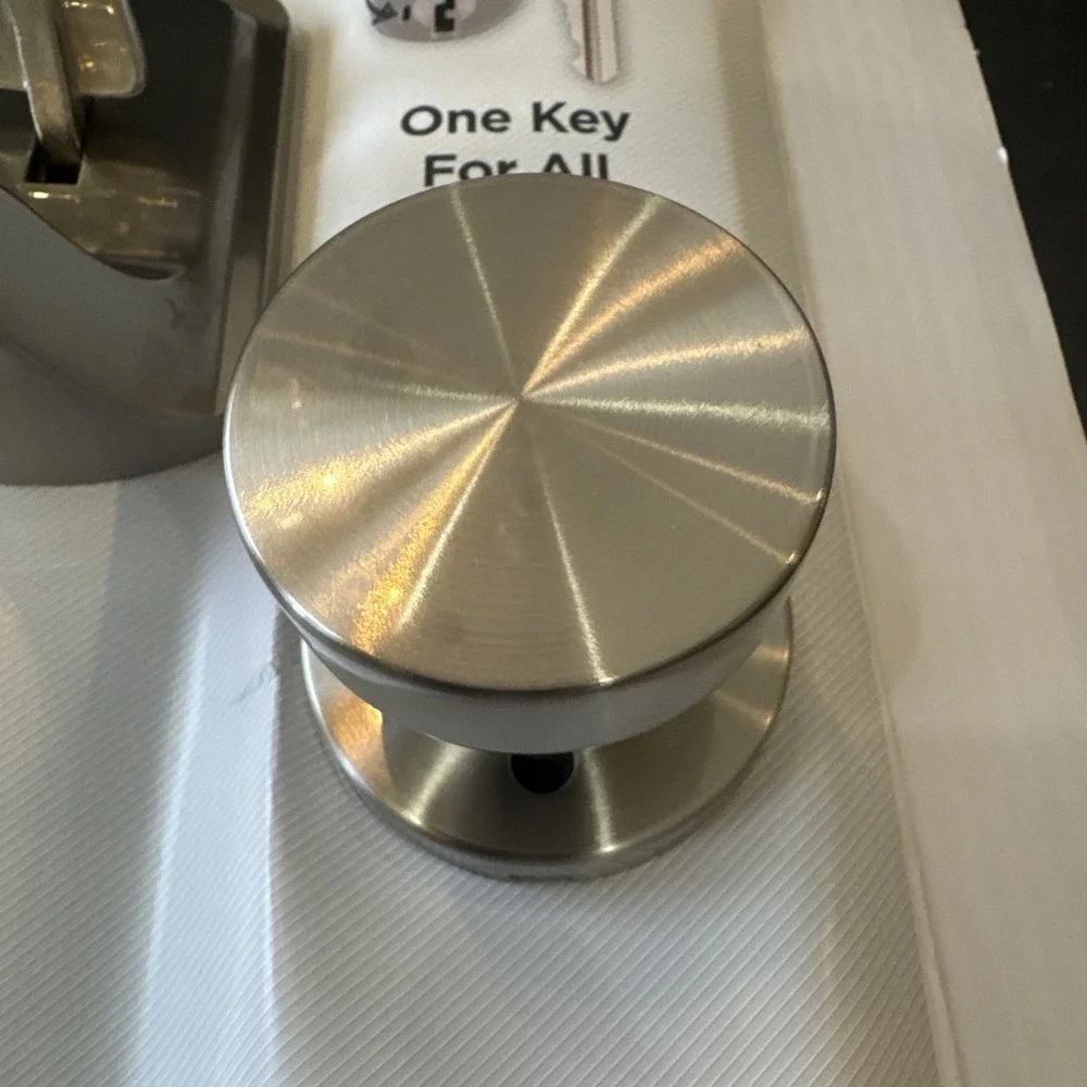 Kwikset‎ Prague Satin Nickel Entry Door Handleset Round Pismo Knob 98180-025